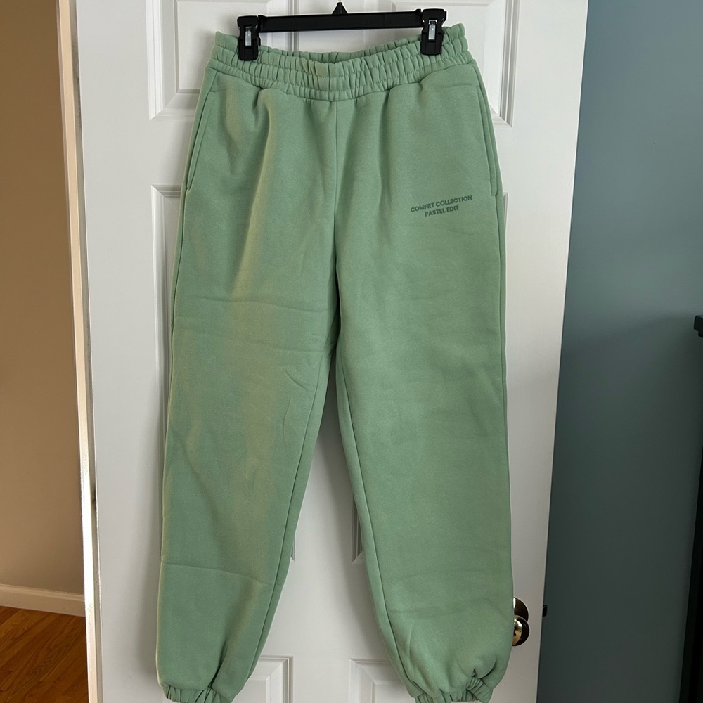 Comfrt light green joggers.